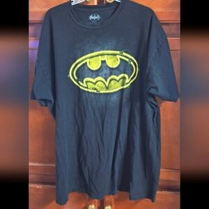 Men's Batman Shirt Size 3XL crew neck short sleeved.